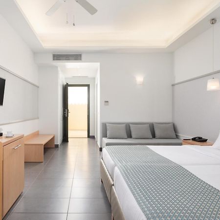 Sentido Apollo Palace 메손기 외부 사진 A room at the hotel