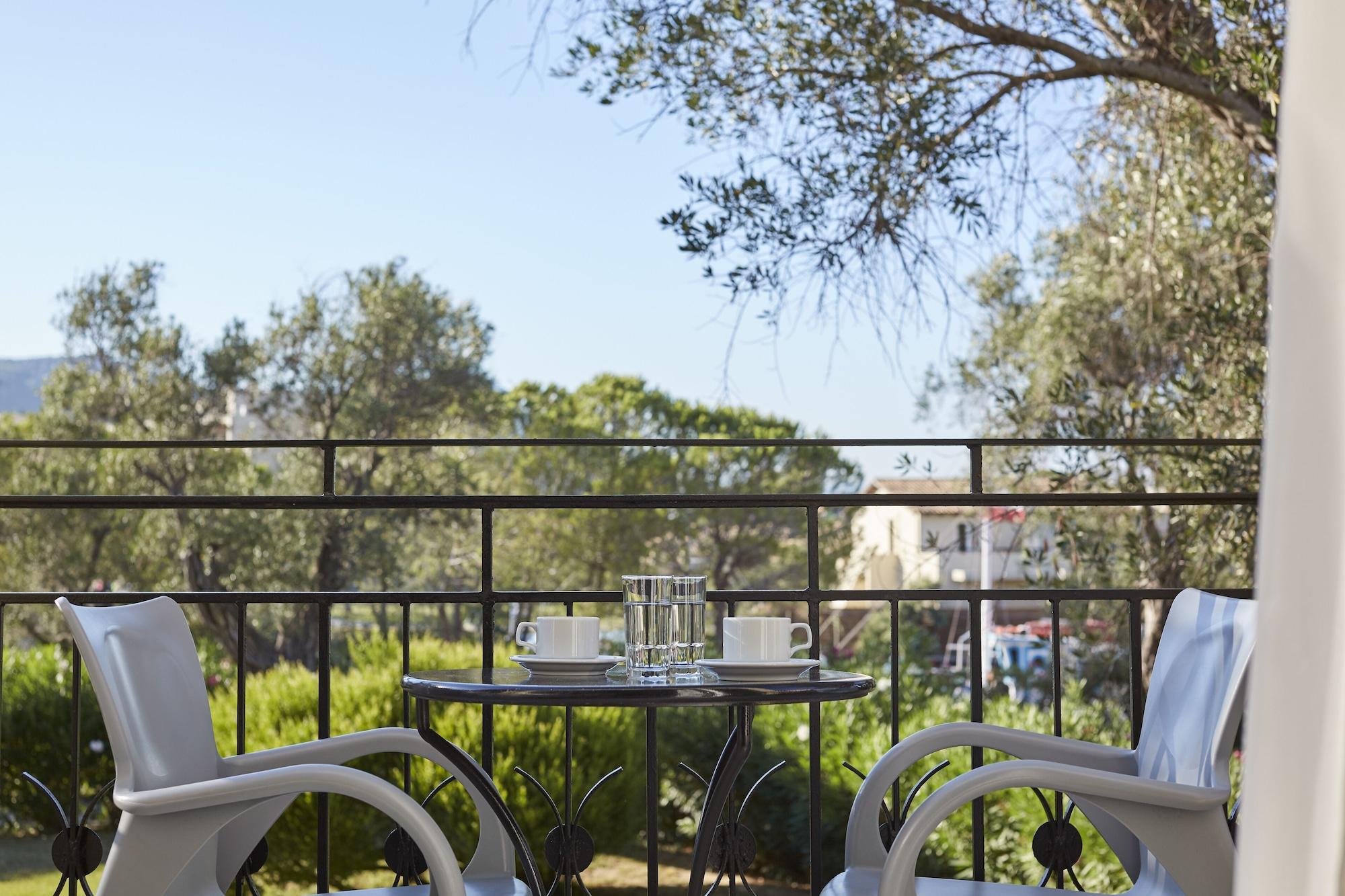 Sentido Apollo Palace 메손기 외부 사진 A balcony