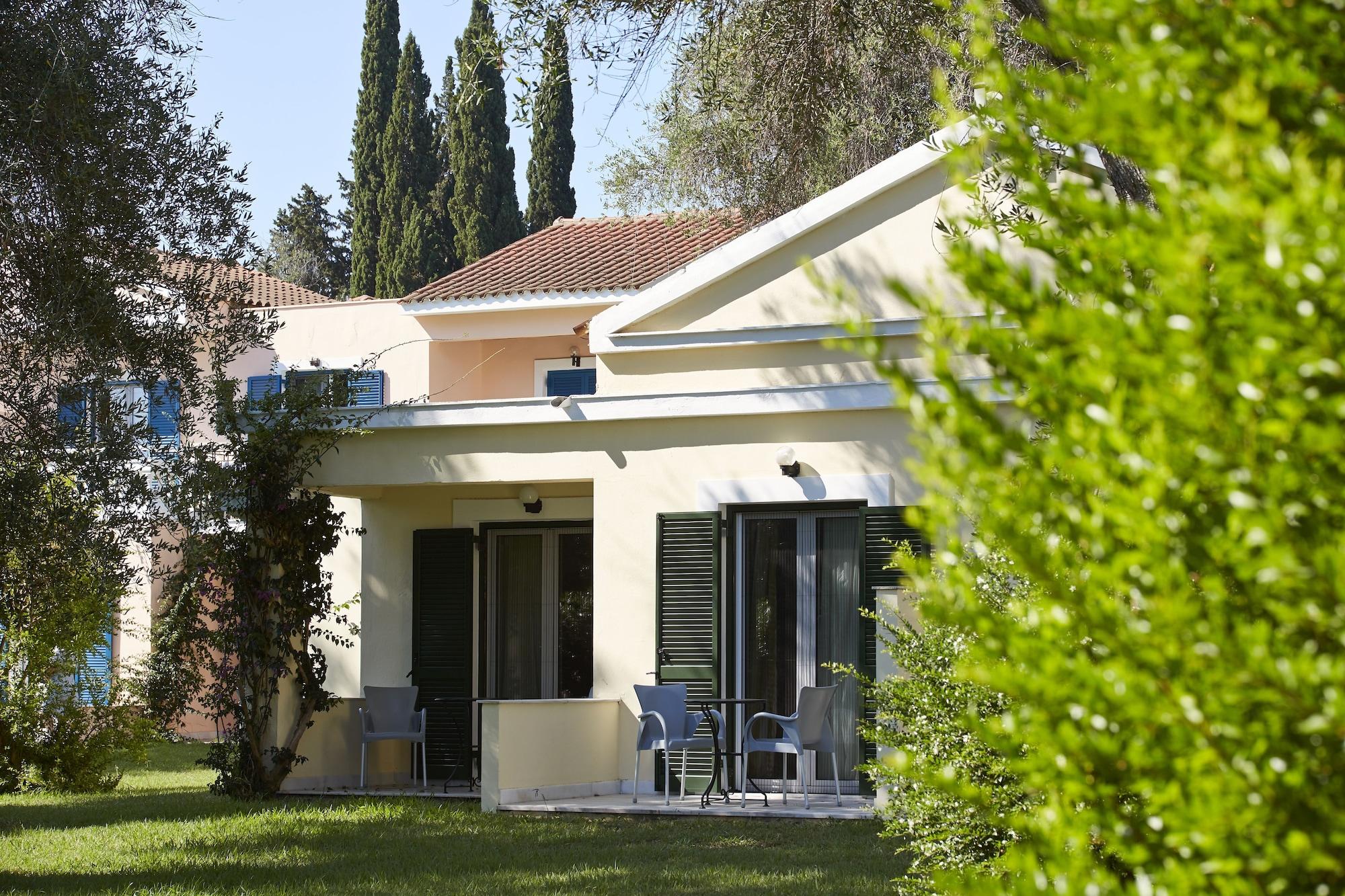 Sentido Apollo Palace 메손기 외부 사진 A typical bungalow at the resort