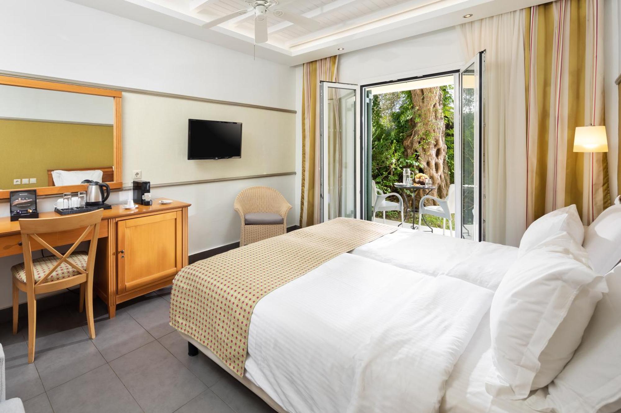 Sentido Apollo Palace 메손기 외부 사진 A room at the hotel