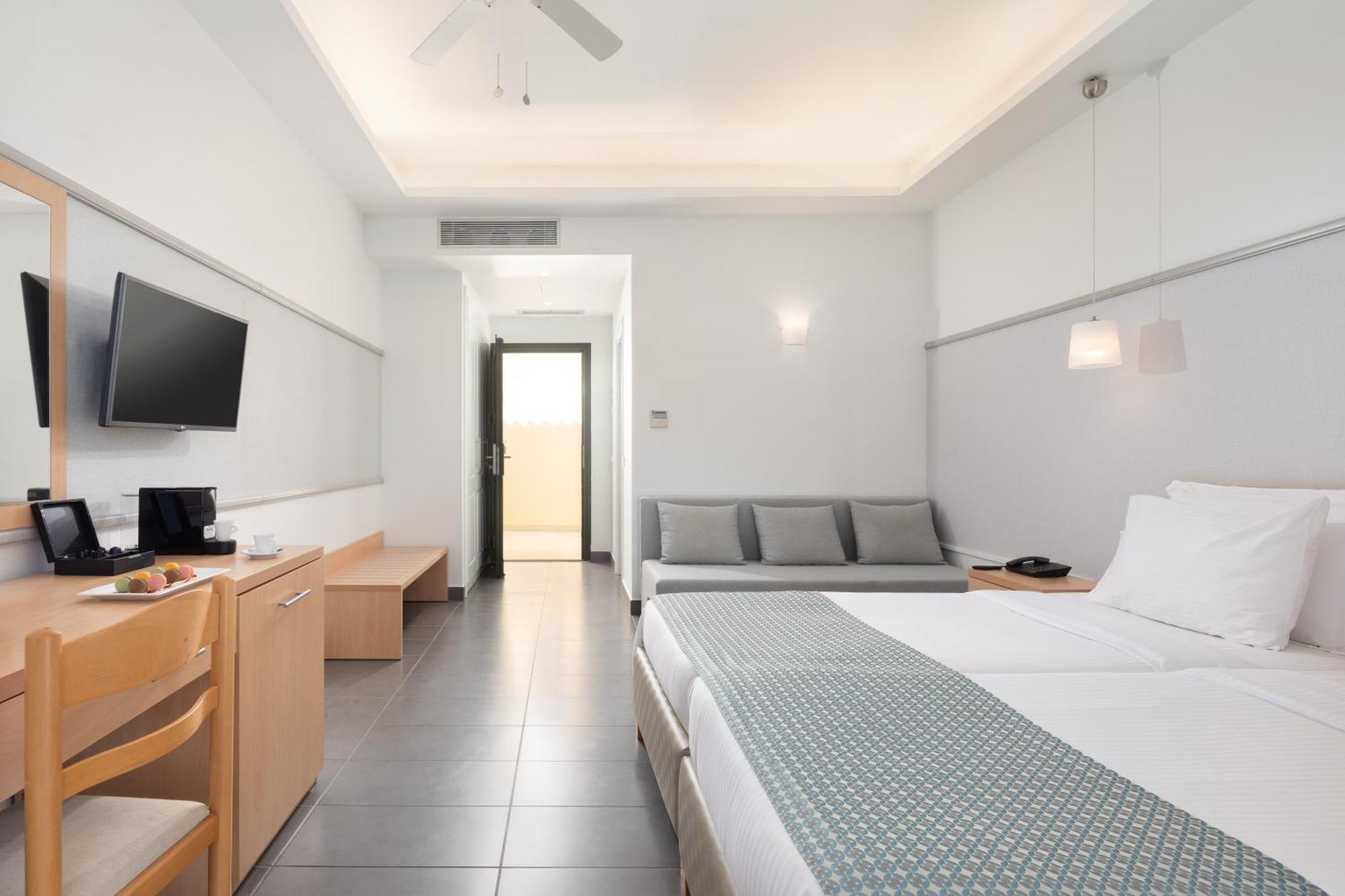 Sentido Apollo Palace 메손기 외부 사진 A room at the hotel