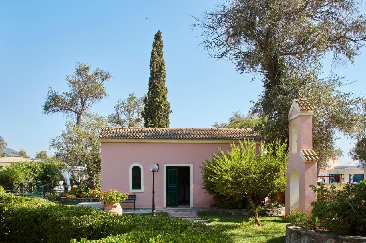 Sentido Apollo Palace 메손기 외부 사진 The chapel of the monastery