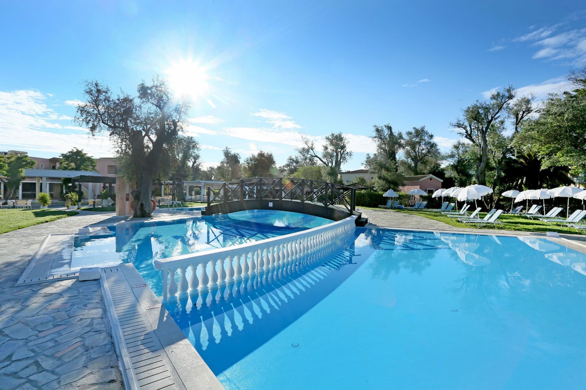 Sentido Apollo Palace 메손기 외부 사진 A swimming pool