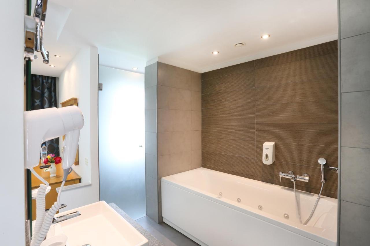 Sentido Apollo Palace 메손기 외부 사진 Bathroom